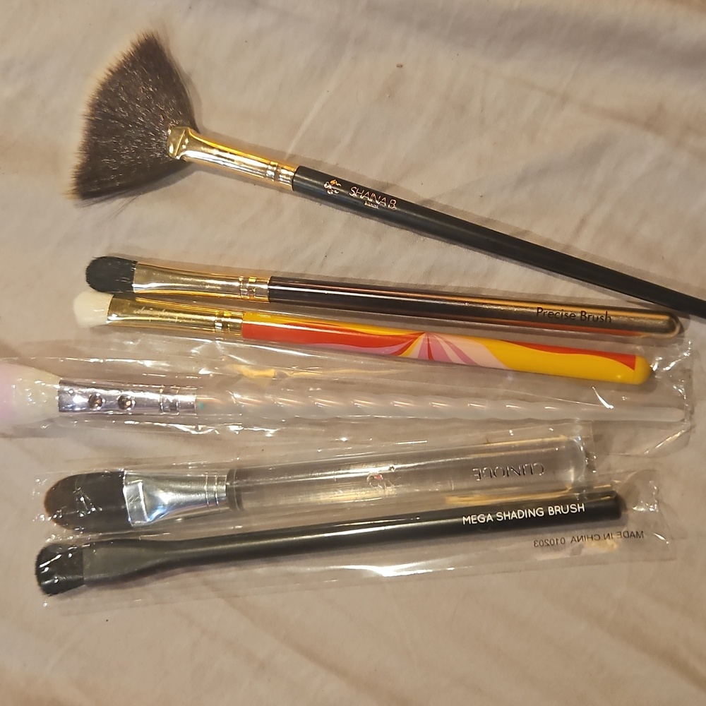 Various Brush Set In Pink Case